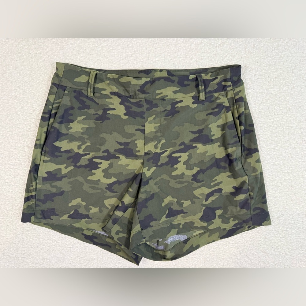 Spanx Womens Sunshine Shorts Size SM Green Camo Stretch